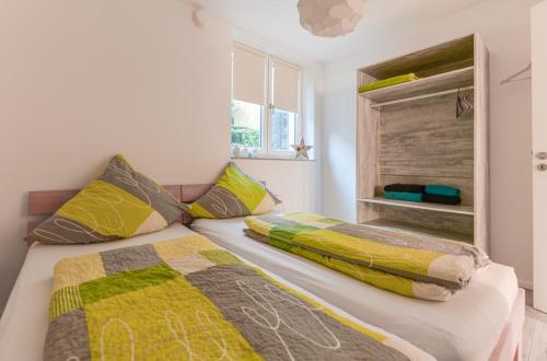 two beds sitting next to each other in a bedroom at FeWo Brückweg in Bensheim