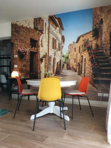 a room with chairs and a table in an alley at RESIDENZA ELENA in Rimini