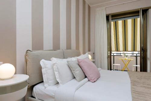 Elegant 3-Bed Apartment 10' Termini Wi-Fi AC