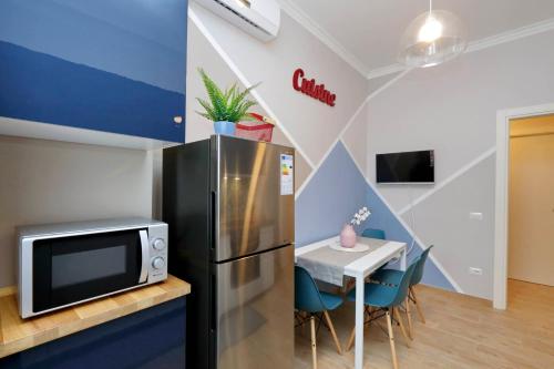 Elegant 3-Bed Apartment 10' Termini Wi-Fi AC