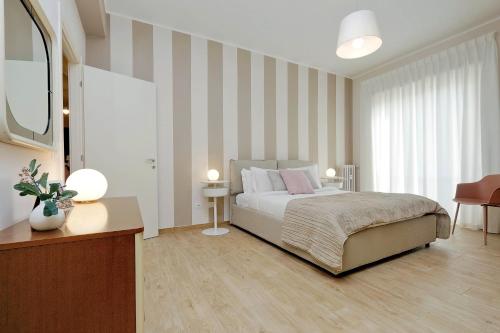 Elegant 3-Bed Apartment 10' Termini Wi-Fi AC