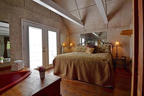 Postel nebo postele na pokoji v ubytování Enchanted Mountain Views