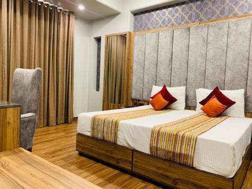 Postel nebo postele na pokoji v ubytování Hotel Sunstar Grand