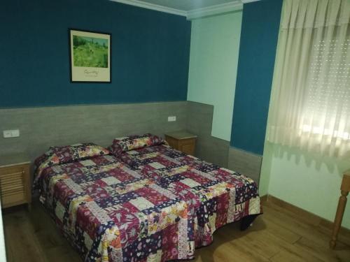 Postel nebo postele na pokoji v ubytování Alojamientos ALBOR I