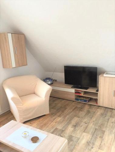 TV a/nebo společenská místnost v ubytování Ferienwohnung Nr. 1 - Südstrand