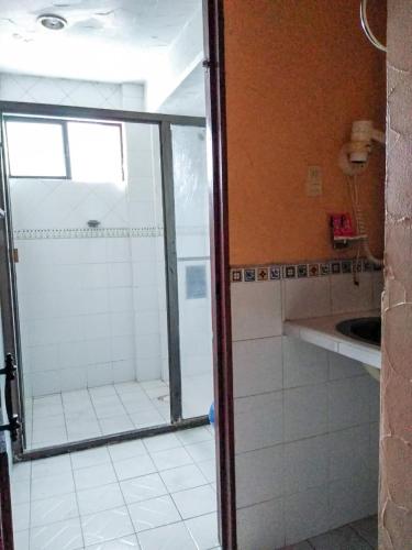a shower with a glass door in a bathroom at Hotel Esmeralda in Poza Rica de Hidalgo