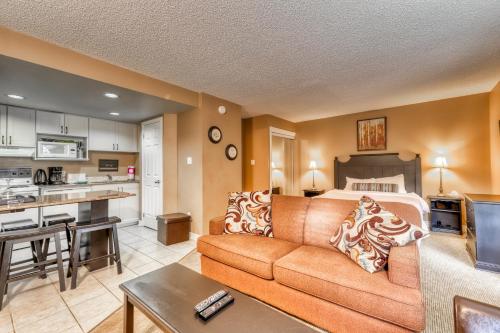 a living room with a couch and a kitchen at Condo 214 at North Creek Resort by Vacasa II in Blue Mountains
