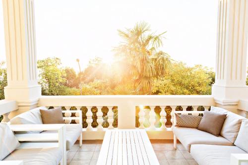 Afbeelding uit fotogalerij van Deluxe Beachfront Apartment Klara, Lovran in Lovran