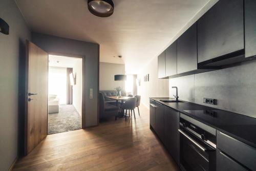Una cocina o zona de cocina en Panorama Residence Mösern