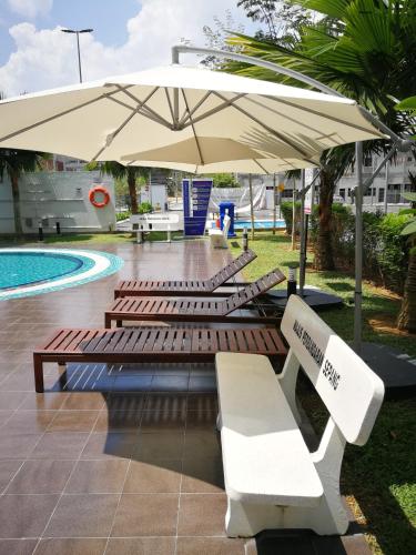 Πισίνα στο ή κοντά στο Ehsan Residence POOLVIEW + WIFI @ KLIA-SEPANG-NILAI