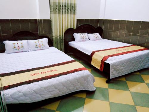 Una cama o camas en una habitación de Kiến An Hotel Cần Thơ