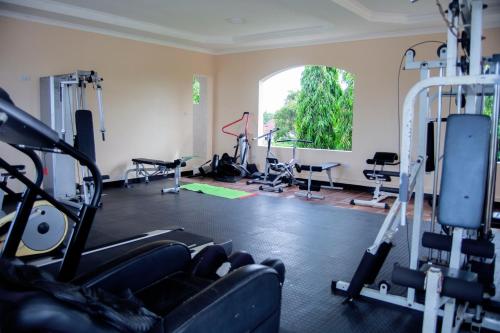 Fitnesscentret og/eller fitnessfaciliteterne på Luxury Apartment with Ocean View in Oyster Bay