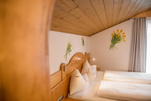 Ein Bett oder Betten in einem Zimmer der Unterkunft Hotel Rochushof