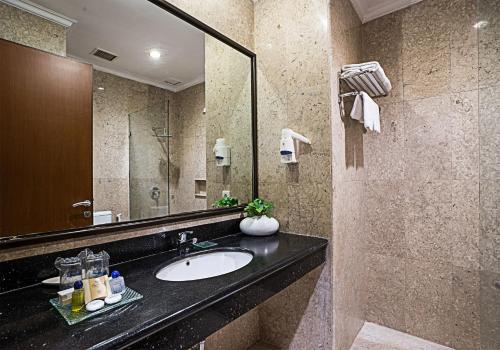 Royal Tretes View Hotel tesisinde bir banyo