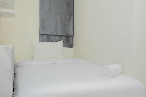 Кровать или кровати в номере Pleasant and Modern 2BR Grand Kamala Lagoon Apartment By Travelio