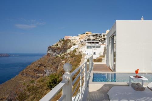 Gallery image of Nefeles Luxury Suites in Fira