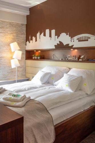 a bedroom with a large bed with white pillows at AGA Tenis Apartments by Radwańska in Krakow