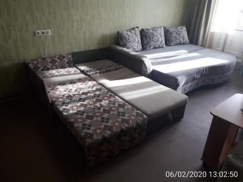 เตียงในห้องที่ Старошишковская улица, 7 квартира 142 Апартаменты