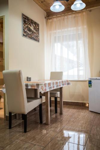 Φωτογραφία από το άλμπουμ του Harmónia Belvárosi Apartmanok σε Eger