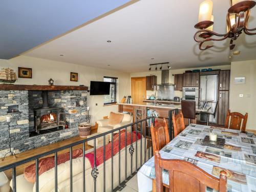 Una cocina o zona de cocina en Ocean Sail House
