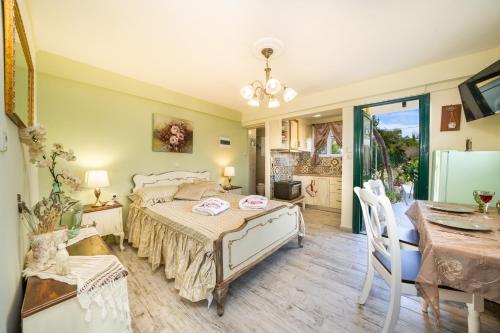 Ένα ή περισσότερα κρεβάτια σε δωμάτιο στο kyveli superb sea view apartment in Argostoli