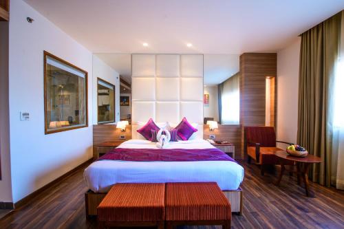 A bed or beds in a room at Best Western La Vista Pathankot