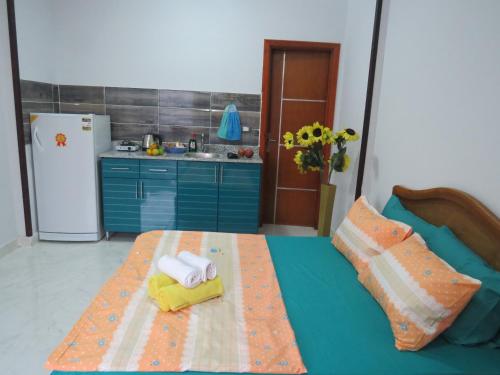 A kitchen or kitchenette at Apartment Bella Vita near the sea RedSeaLine