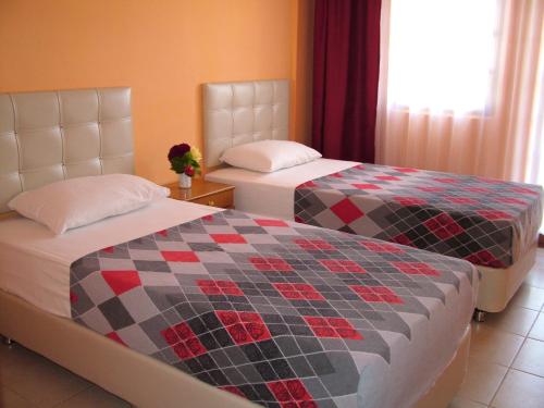 Llit o llits en una habitació de Gultepe Apartments