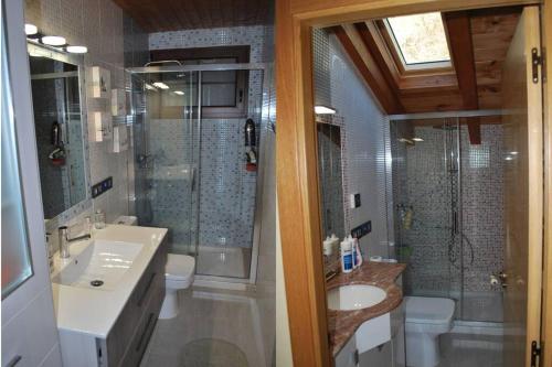a bathroom with a sink and a shower and a toilet at Las Maticas in Molinaseca