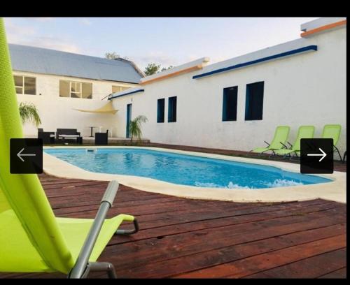 A piscina localizada em Piriápolis Hostel & suites ou nos arredores