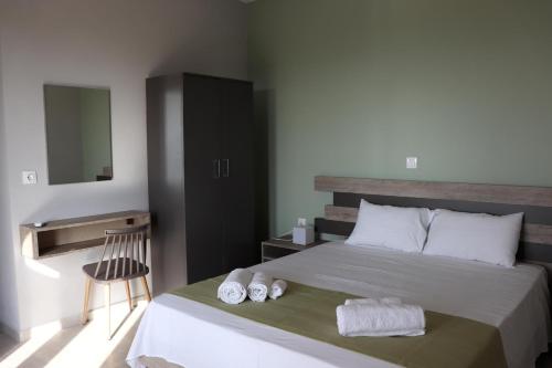 A bed or beds in a room at TRIOPETRA VIEW 3