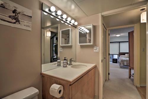 Downtown Honolulu Suite Near Ala Moana Beach! tesisinde bir banyo