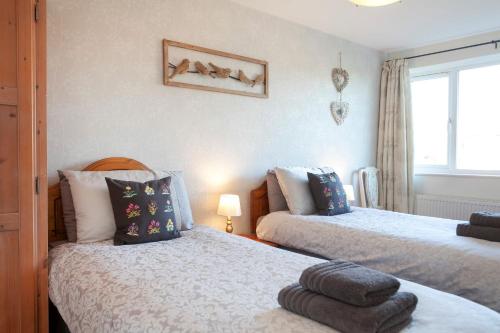 Una cama o camas en una habitación de Cedar Place in Southwell