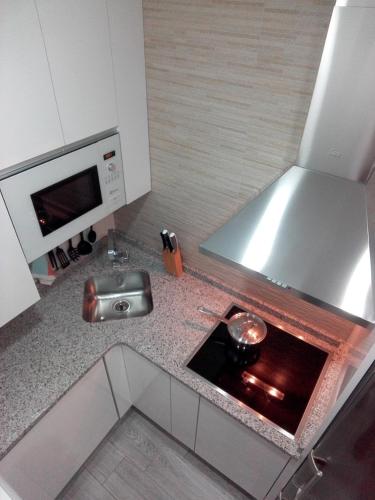 an overhead view of a kitchen with a stove at CHECK-IN 24H NUEVO Único WIFI FAMILIAR Centro Planta 3 in Zaragoza