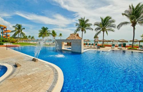 Piscine de l'établissement Grand Decameron Panama, A Trademark All Inclusive Resort ou située à proximité