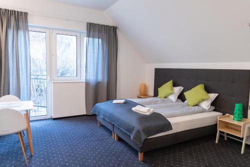 En eller flere senge i et værelse på Apartamenty Pod Zamkiem w Janowcu