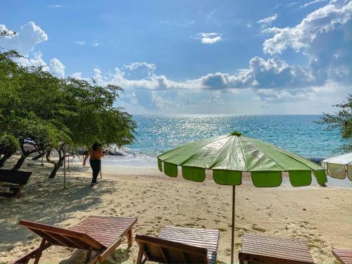 Ein Strand an oder in der Nähe des Resorts