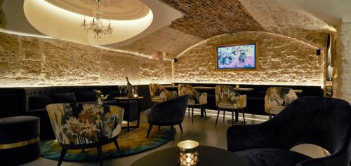 Лаундж или бар в Roi de Sicile - Rivoli -- Luxury apartment hotel