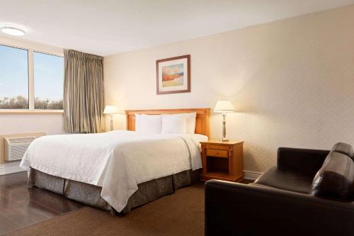 Letto o letti in una camera di Travelodge by Wyndham Richmond Hill