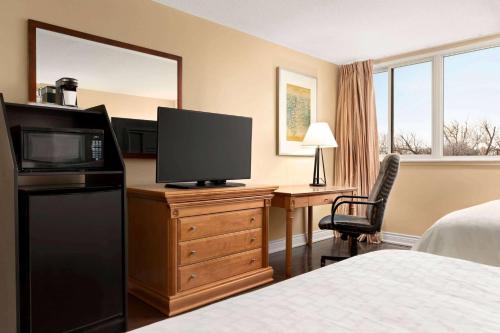 TV o dispositivi per l'intrattenimento presso Travelodge by Wyndham Richmond Hill