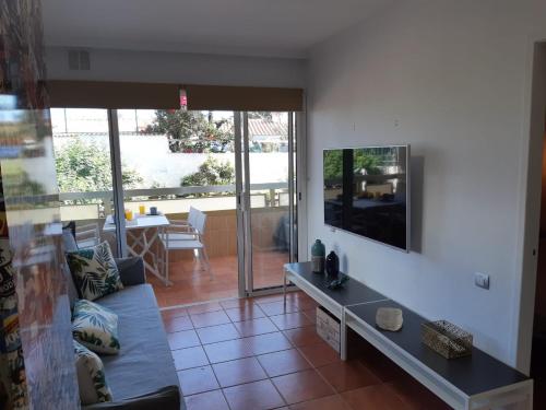 5 min walk from Yumbo! 128