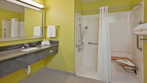 Gallery image of Holiday Inn Express Fremont, an IHG Hotel in Fremont