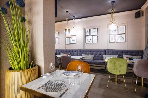 Χώρος καθιστικού στο Eclat Luxury Hotel