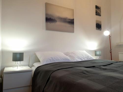 a bedroom with a bed and a picture on the wall at PanCake Apartament Piotrkowska free parking in Łódź