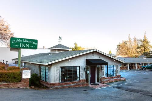 The building where the motel is located