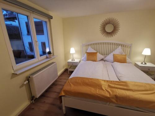 Кровать или кровати в номере Ferienwohnungen Flussufer - Neckargemünd Altstadt