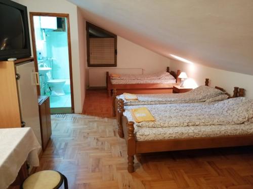 Postel nebo postele na pokoji v ubytování Pansion Velickovic