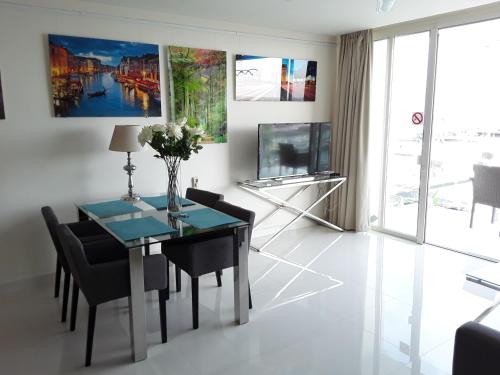 First Line Duplex Puerto Banus Sleeps 8 People