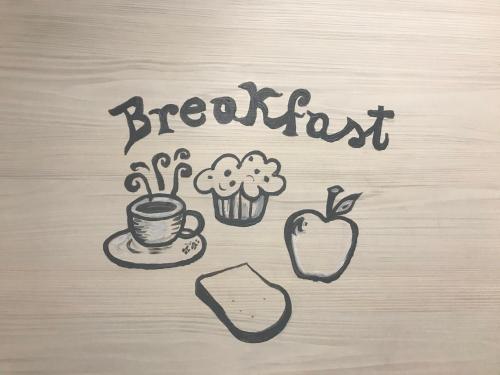 eine Zeichnung eines Frühstücks mit einer Tasse Kaffee und einem Apfel in der Unterkunft B&Bononia View in Bologna