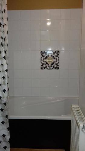 חדר רחצה ב-Duplex La Maisonnette 1 chambre - parking gratuit